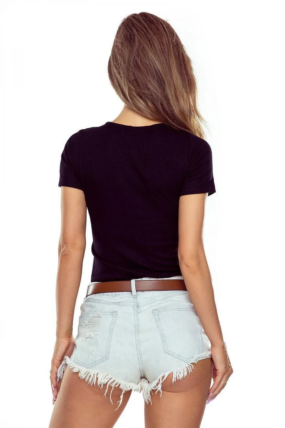 Haut et bas féminin tendance été 2023 T-shirt ajusté côtelé noir manches courtes robe courte jeans délavé déchirures ceinture cuir marron