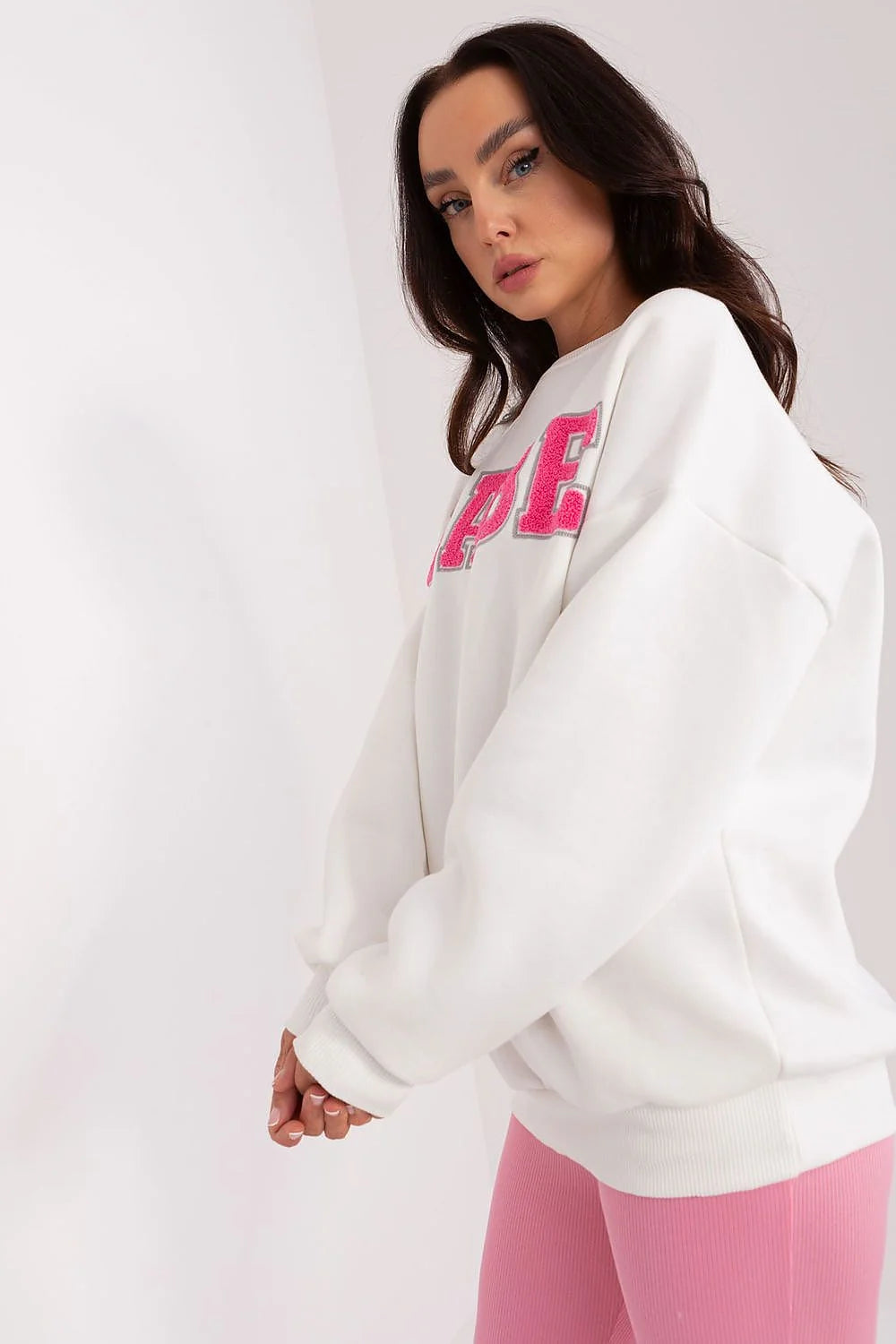 Sweatshirt femme oversize motif texturé rose vif lettres BABE coton polyester confortable manches longues encolure ronde
