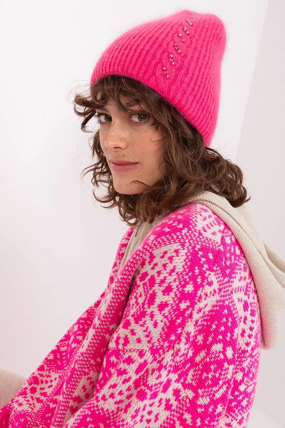 ensemble hiver maille côtelée bonnet slouch fuchsia mohair strass sweater jacquard motif floral ample confortable chic élégant chaud