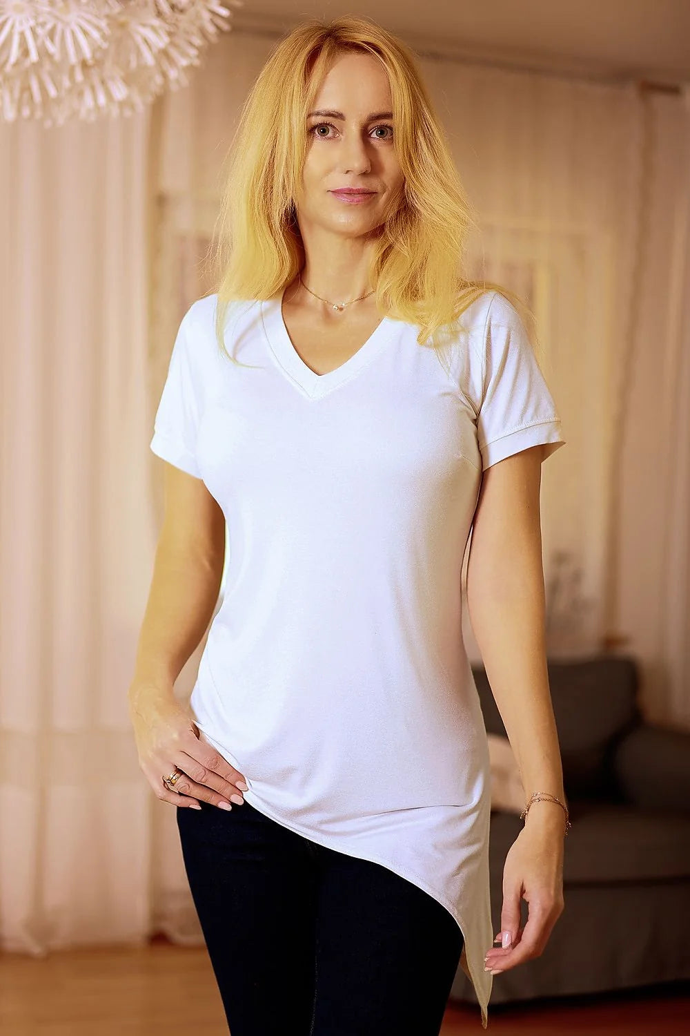 T-shirt femme décontracté col V manches courtes coton blanc asymétrique longueur différente