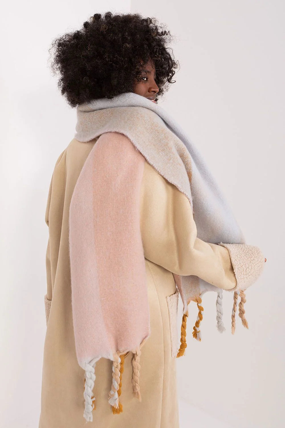 Écharpe et manteau hivernal élégant pour femmes en laine et imitation fourrure, longueur droite et motifs graphiques, doux et confortable