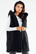 Gilet sans manches pour femmes en fausse fourrure noire moderne et décontracté, coupe longue et droite, doublé, polyester 100 %, fabriqué en Pologne