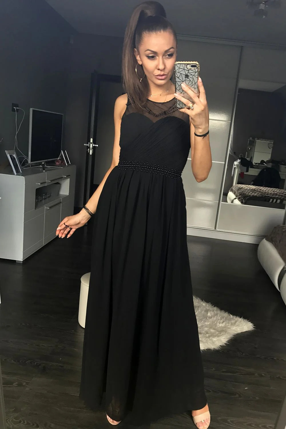 Robe longue polyester élégante avec corset brodé perles pour occasions spéciales et soirées glamour