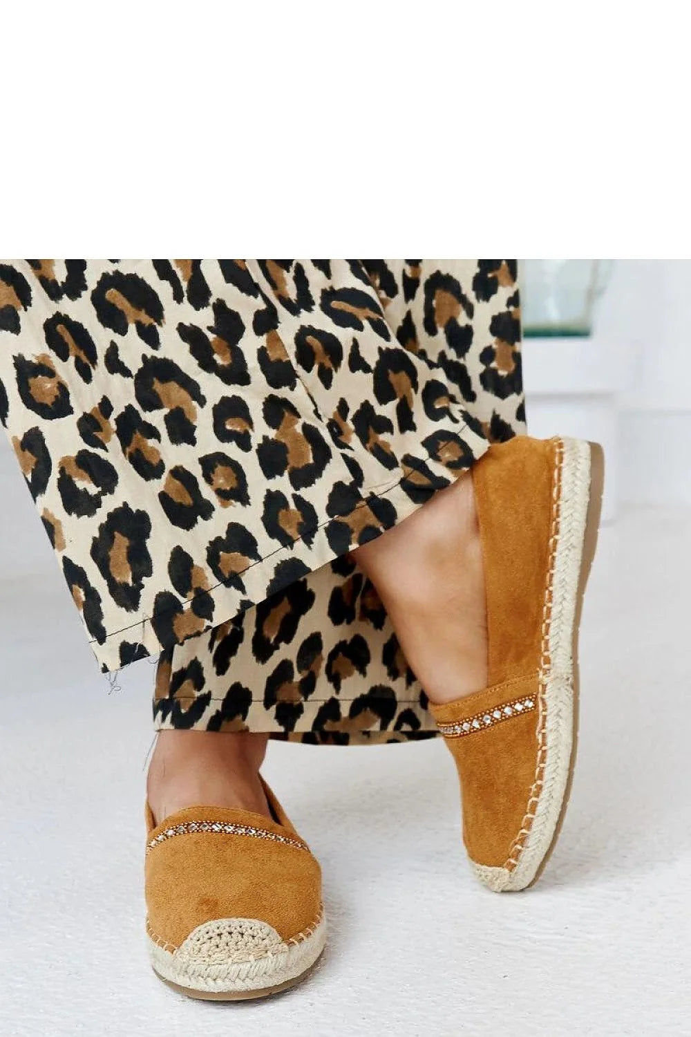 espadrilles abia suédine caramel zircons jute tressée semelle caoutchouc confortable rembourrée slipon bout renforcé coutures apparentes coupe ronde