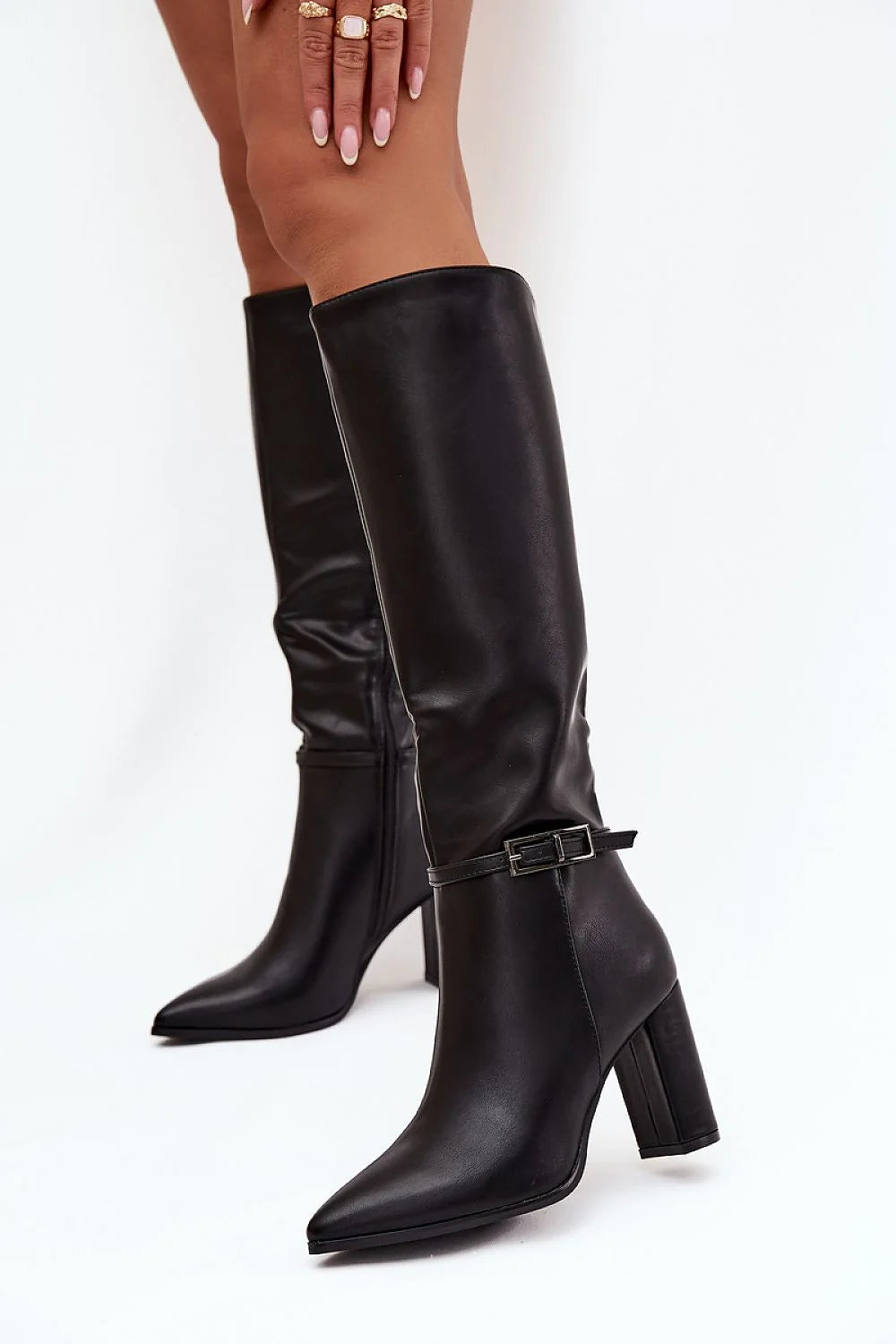 bottes montantes femme similicuir noir tige40cm taloncolonne hauteur9cm boutpointu doublurefourrure chaud confortable fermetureeclair brideboucle ajustée élégante urbaine