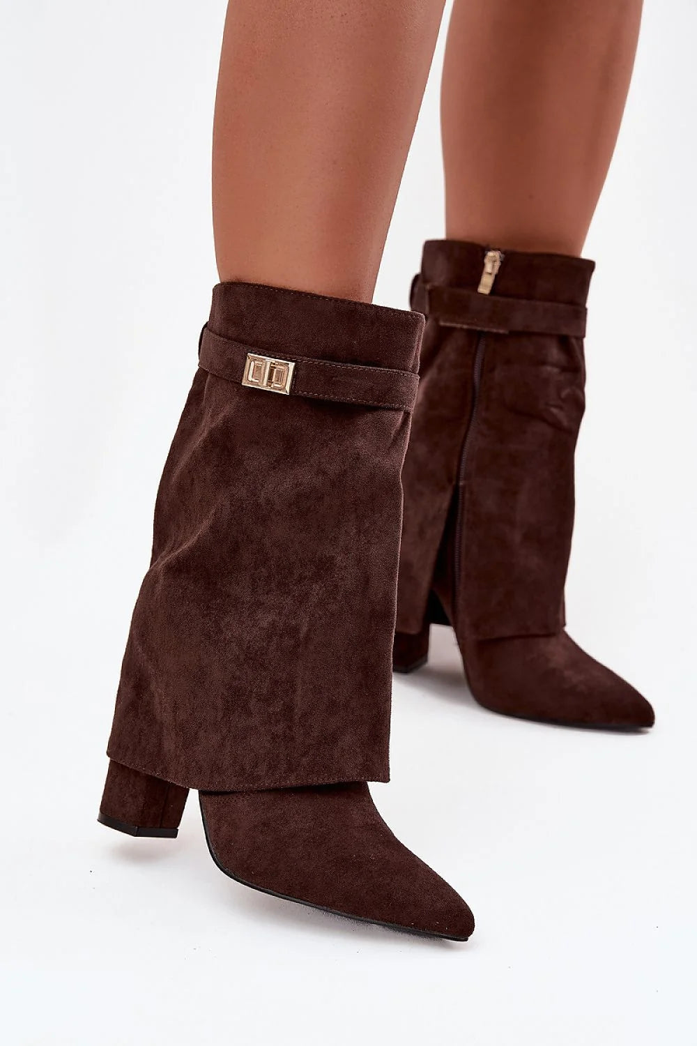 bottines femme suédine marron foncé bout pointu talon bloc mi mollet tombé plissé fermeture zippée bride boucle dorée