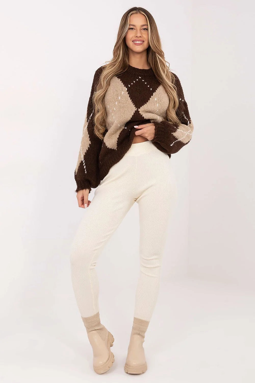 pull femme oversize maille épaisse marron beige motif losange argyle col rond manches ballon volumineuses coupe ample bords côtes poignets