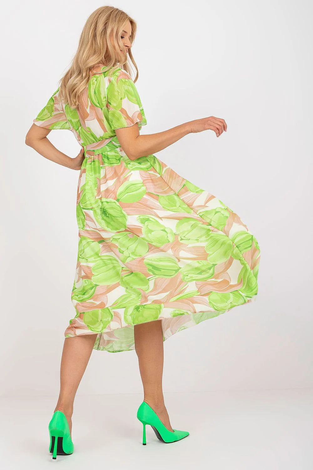 Robe d'été féminine manches courtes style décontracté-chic polyester elasthanne vert blanc robe fluide évasée taille ajustable pour femmes
