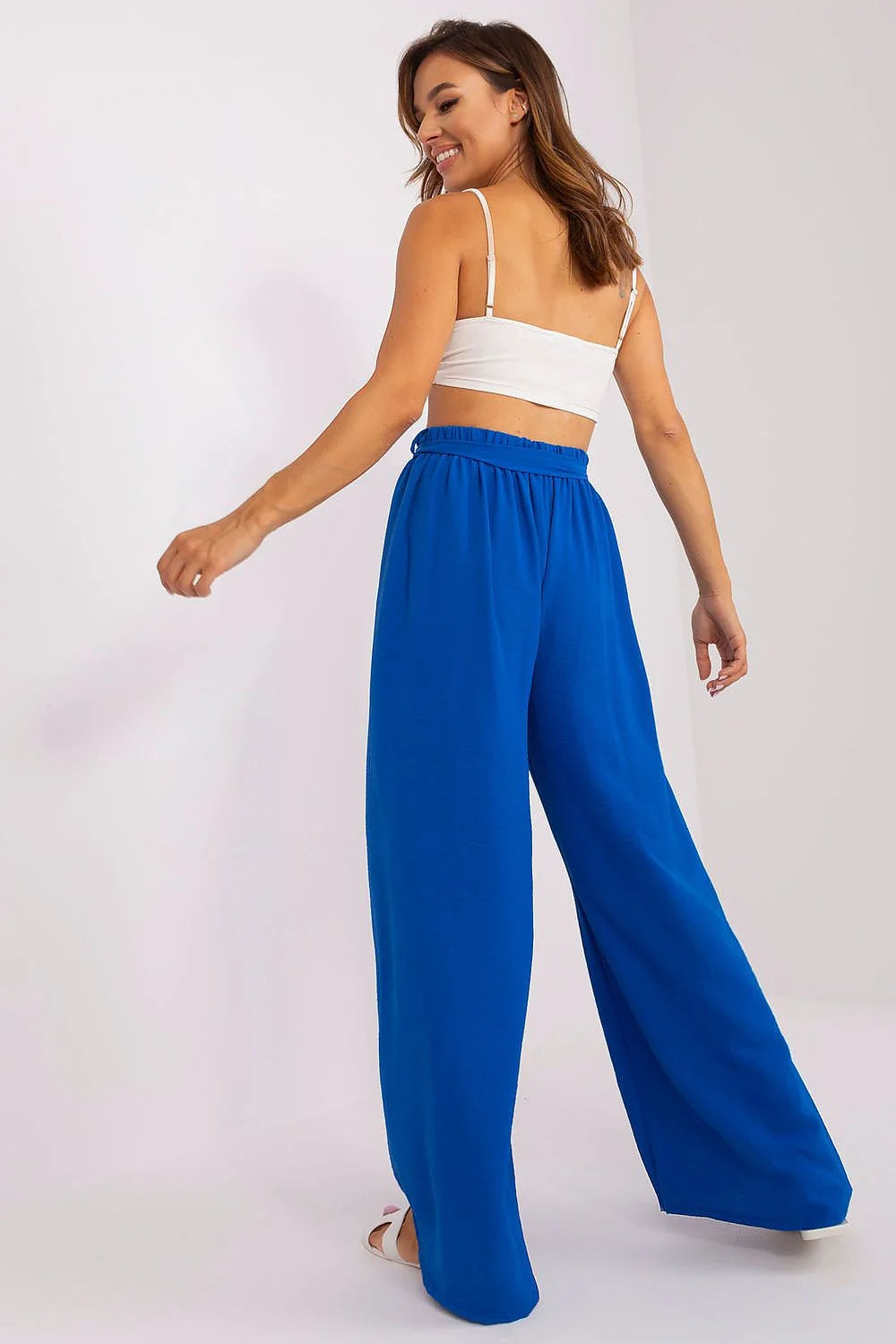 Pantalon femme été large taille haute elasthanne polyester cropped top blanc sandales blanches Och Bella