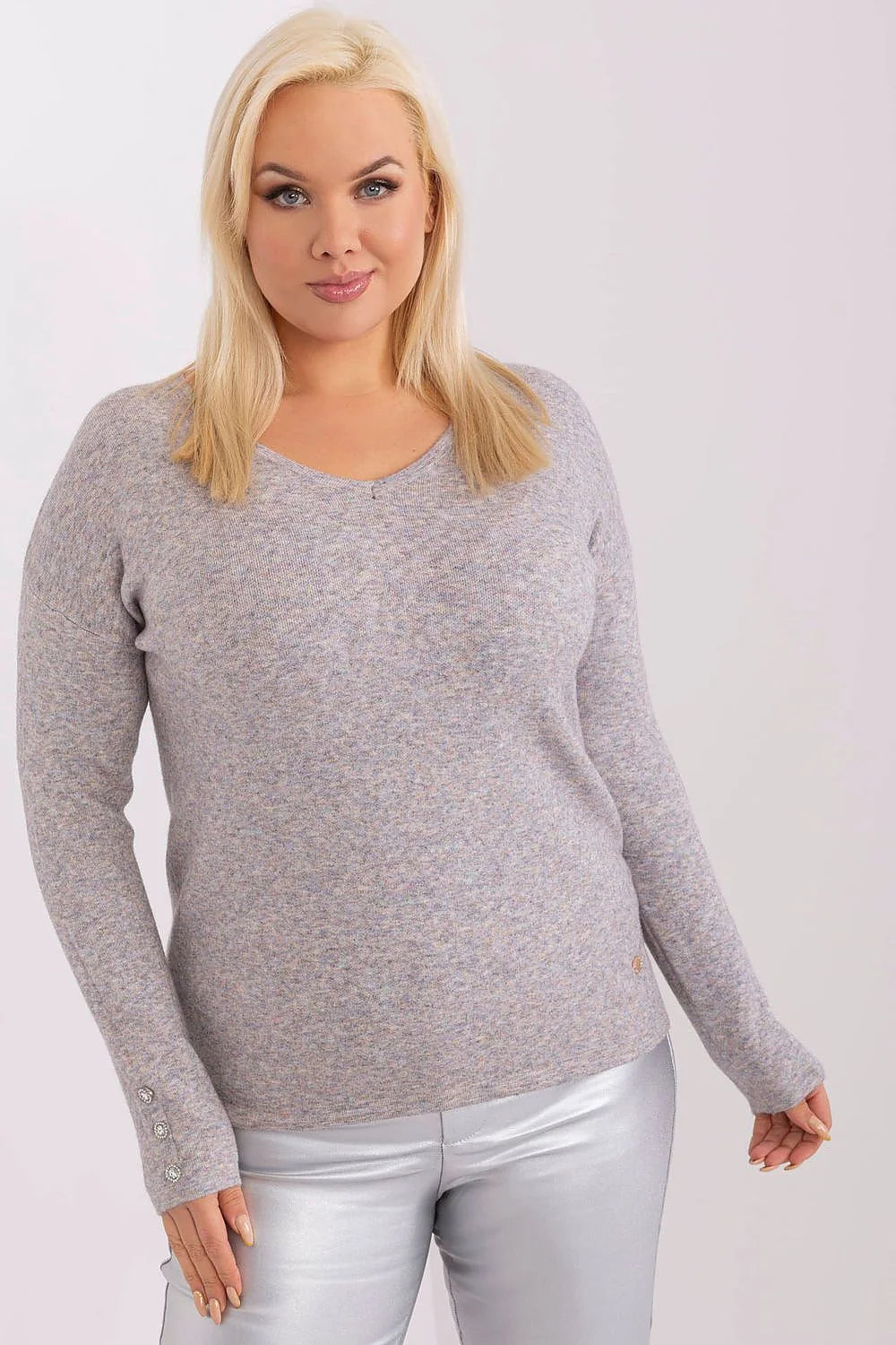 Pull-over pour femme plus size en viscose, coupe ajustée, col V, manches longues, boutons décoratifs, couleur grise chinée