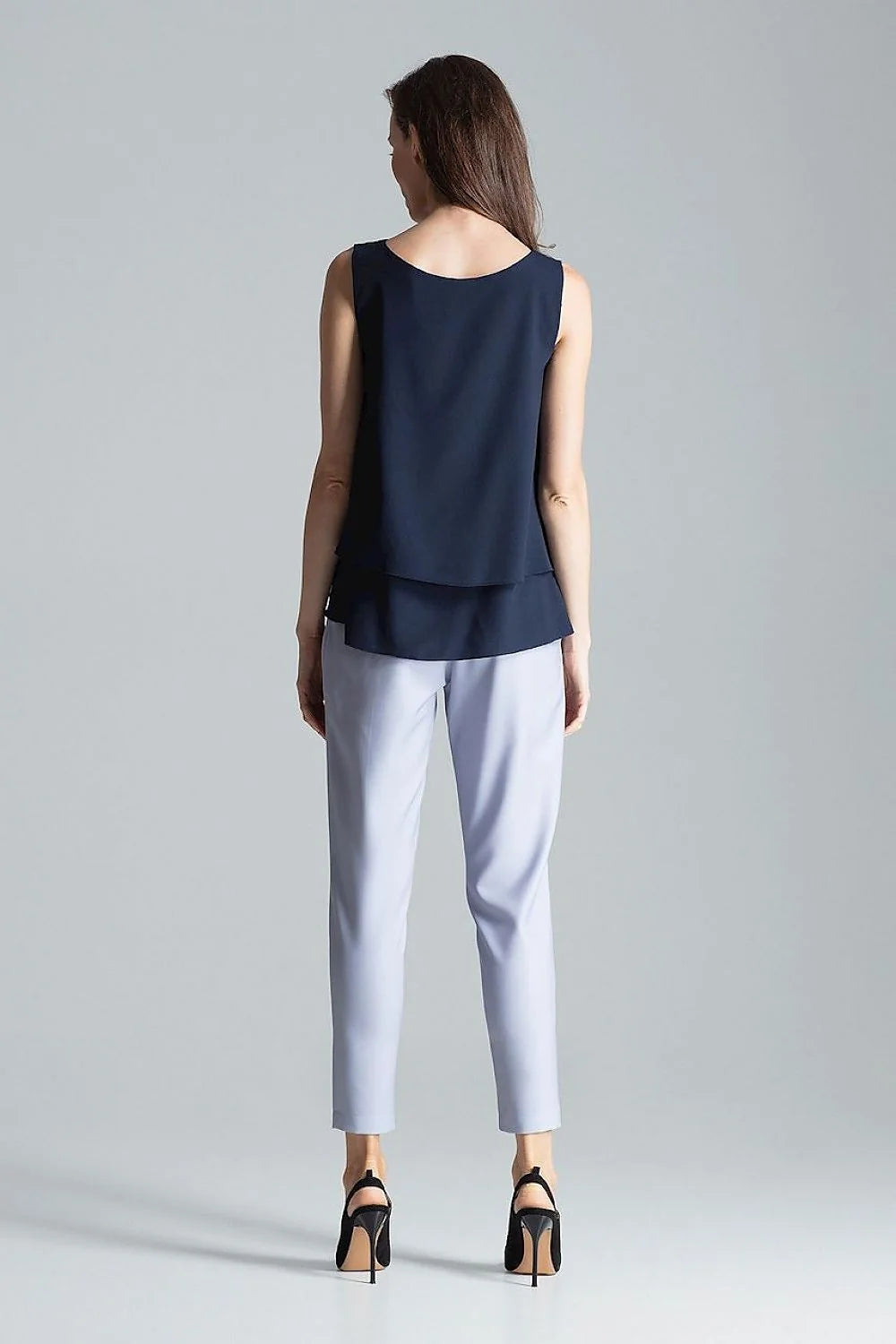 Haut élégant sans manches en polyester bleu marine coupe fluide superposition tissu femme moderne