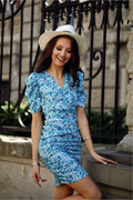 Robe de jour élégante bleue et blanche imprimé floral manches courtes dos nu ajustée femme
