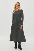 Robe longue pour femmes gris foncé design épuré manches longues taille cintrée poches décoratives matériau doux style élégant et décontracté Makadamia