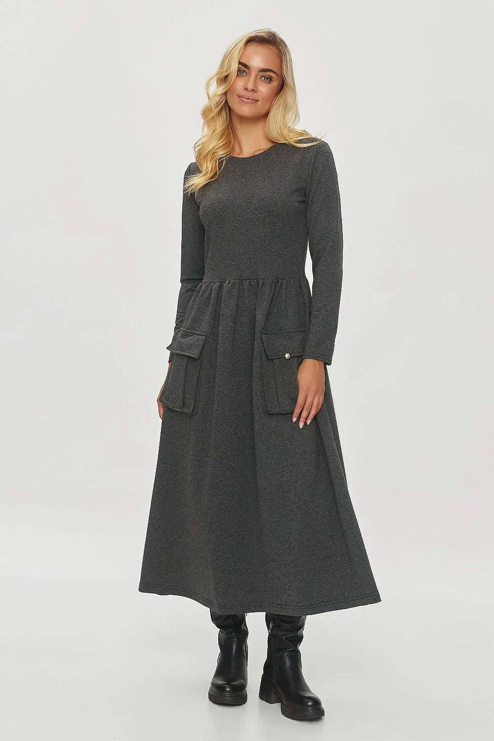 Robe longue pour femmes gris foncé design épuré manches longues taille cintrée poches décoratives matériau doux style élégant et décontracté Makadamia