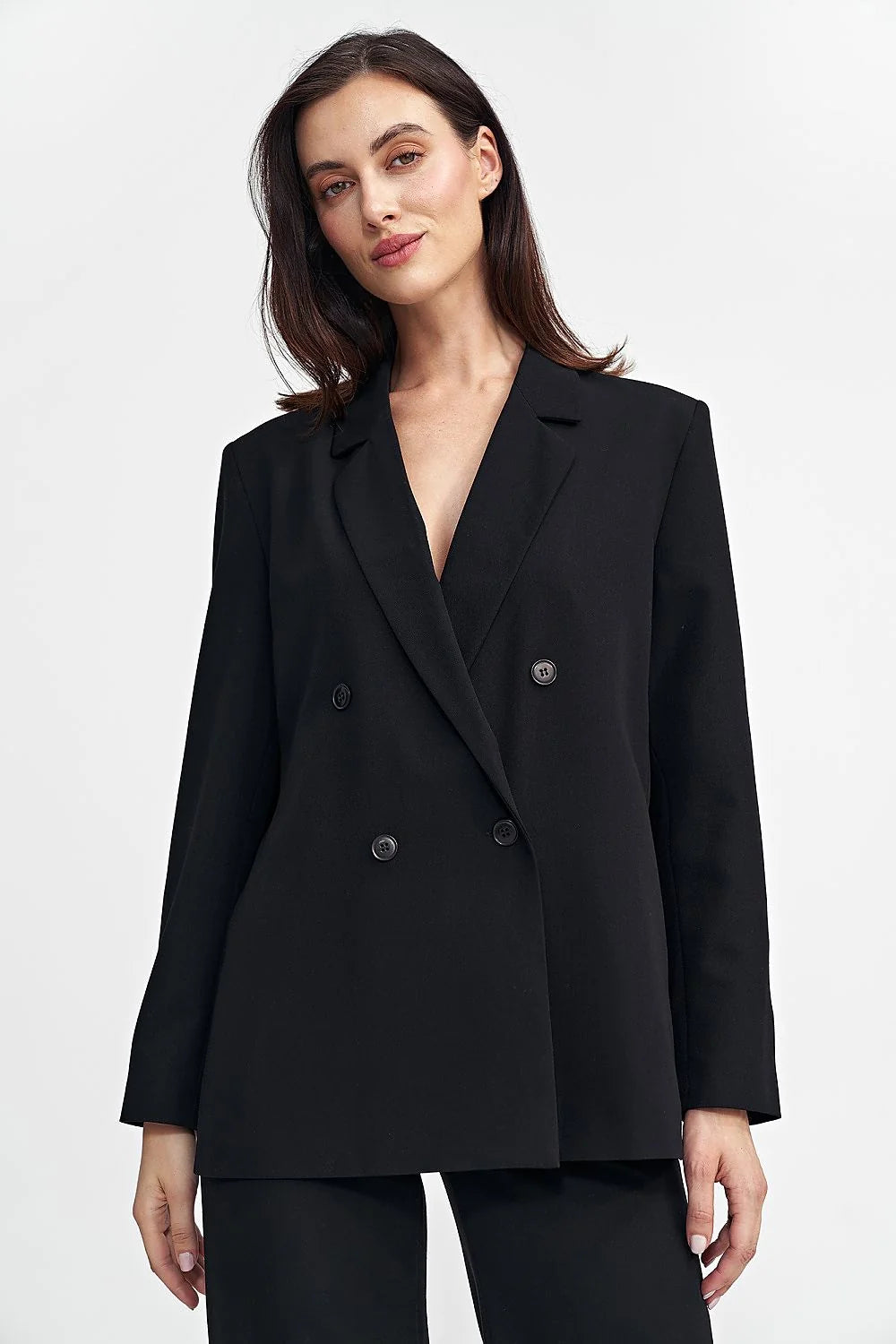 Veste Nife blazer féminin style classique tissu élégant coupe cintrée noir manches longues boutons épaules structurées mode intemporelle