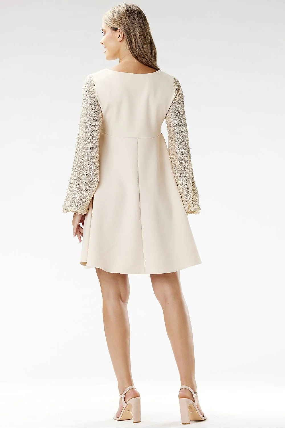 robe soirée élégante Awama mini trapèze courte évasée fluide femme crème beige manches longues bouffantes pailletées sequins dorés poignets élastiqués