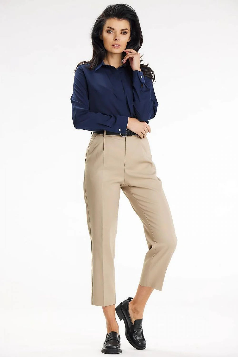 chemise femme manches longues col revers bleu marine satiné coupe fluide poche discrète boutonnage invisible poignets boutonnés professionnel