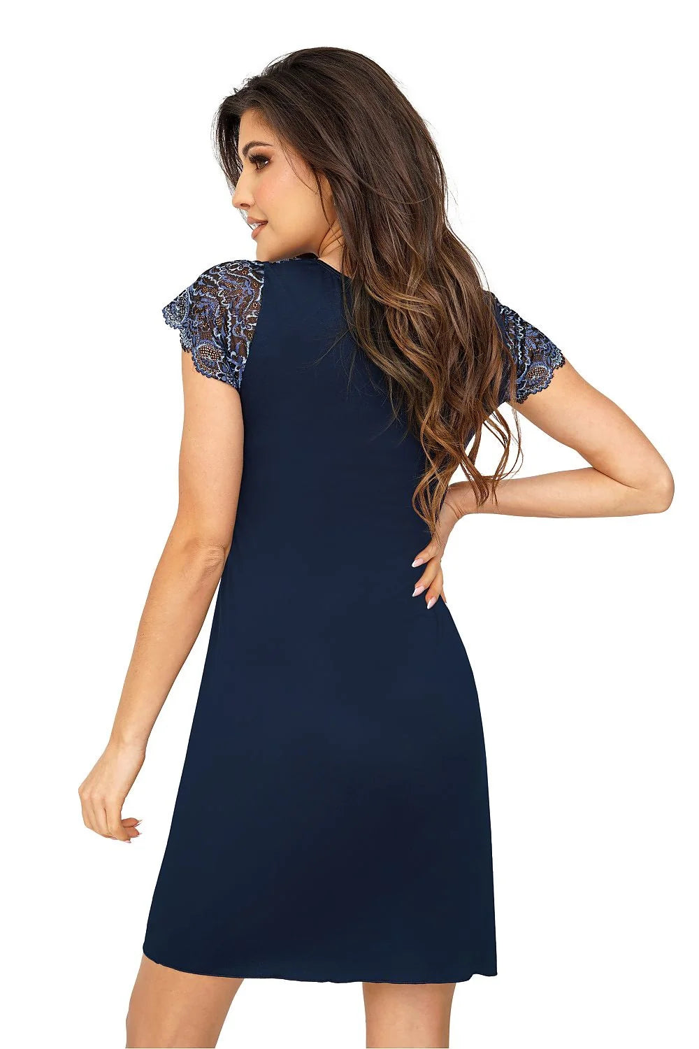 robe soirée élégante bleu profond dentelle manches courtes coupe ajustée évasement fluide décolleté V prononcé longueur sophistiquée mariage