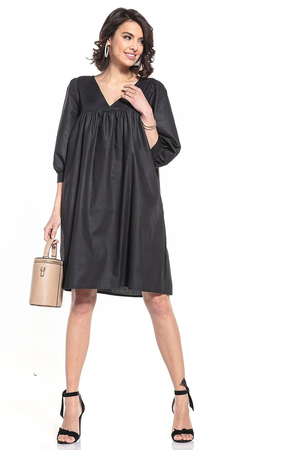 Robe élégante en coton noir manches 3/4 encolure V midi pour femme moderne et chic
