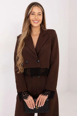 blazer cropped femme tailleur court marron chocolat col cranté épaulettes cousues double boutonnage boutons noirs dentelle