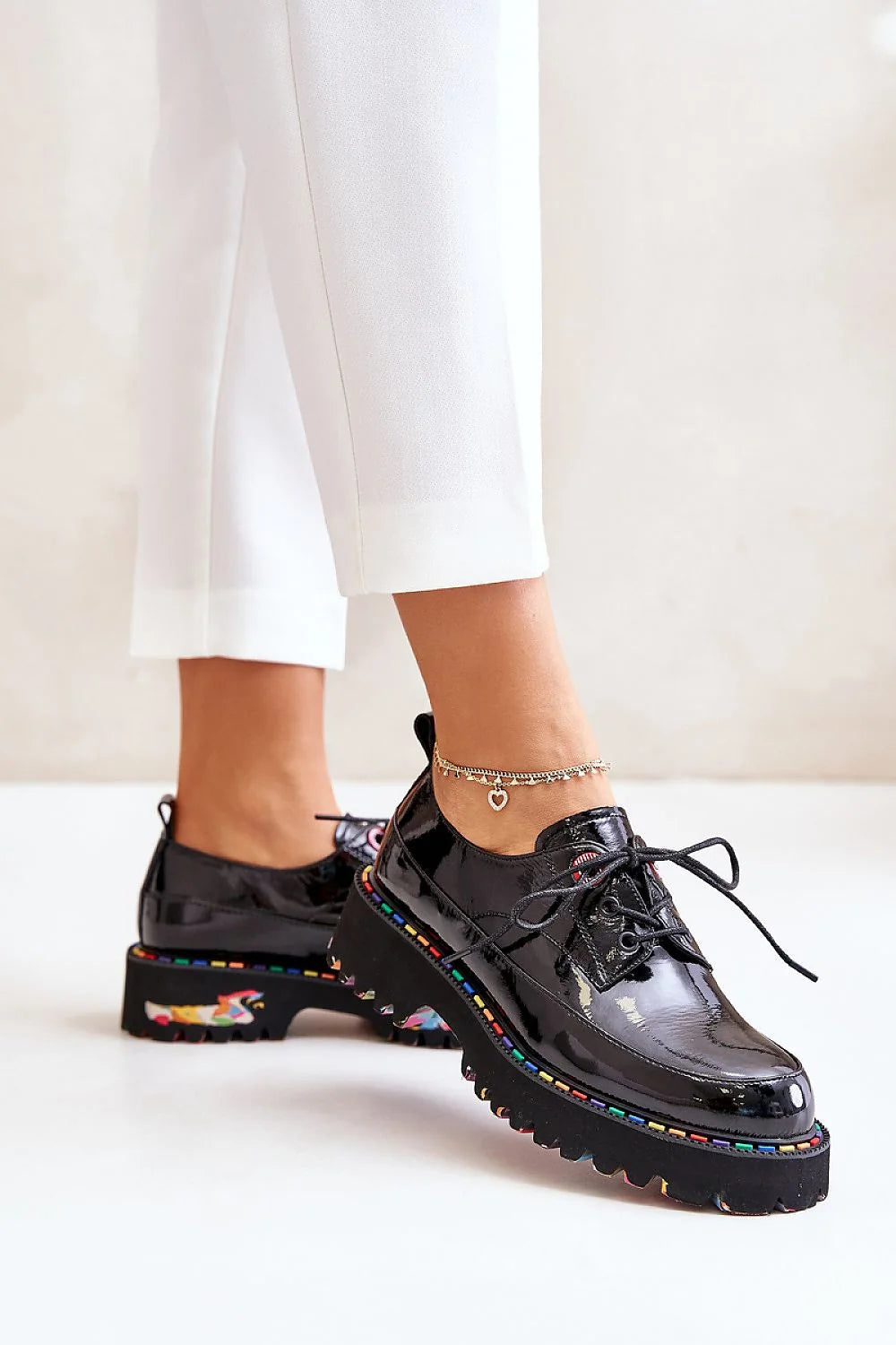 Chaussures basses femmes cuir naturel plateforme talon plat design moderne style élégant confortable toutes occasions