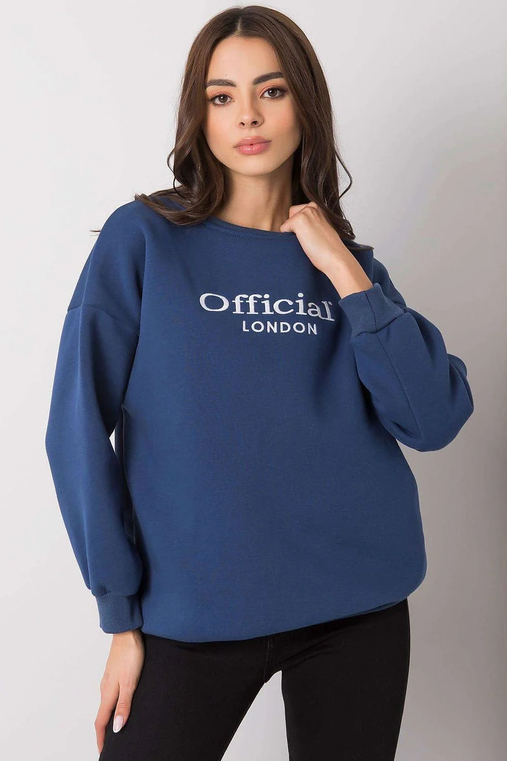 Sweatshirt coton bleu marine style urbain décontracté manches longues inscription mode femme moderne chic