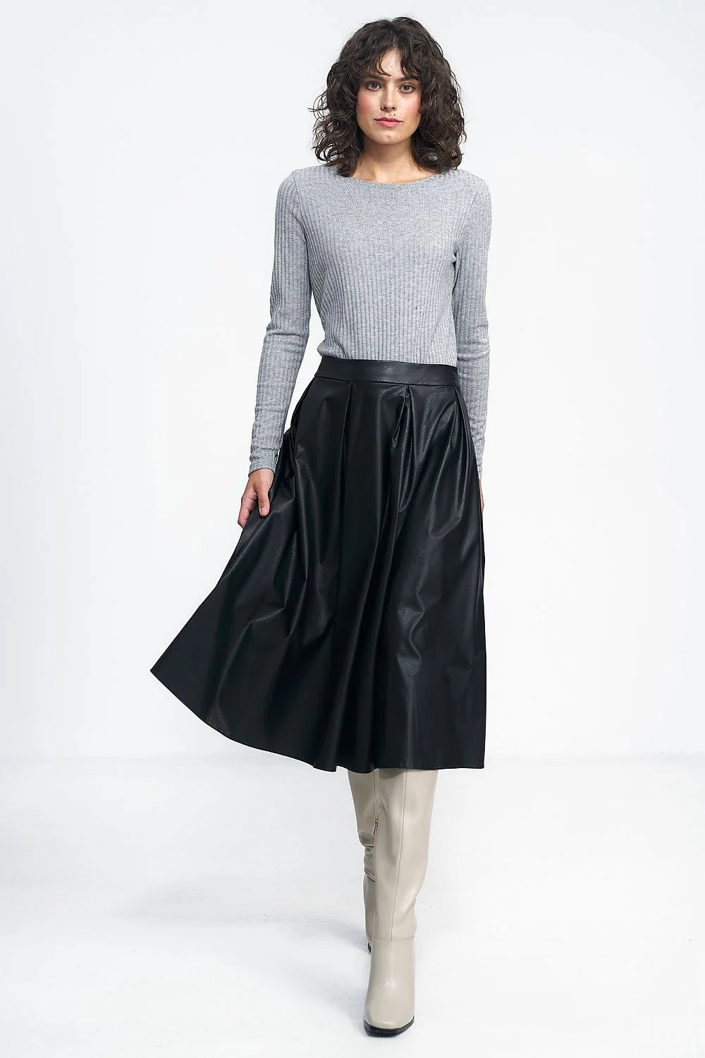 Jupe midi noire en similicuir ajustée avec ceinture plissée pour femmes, look élégant automne hiver