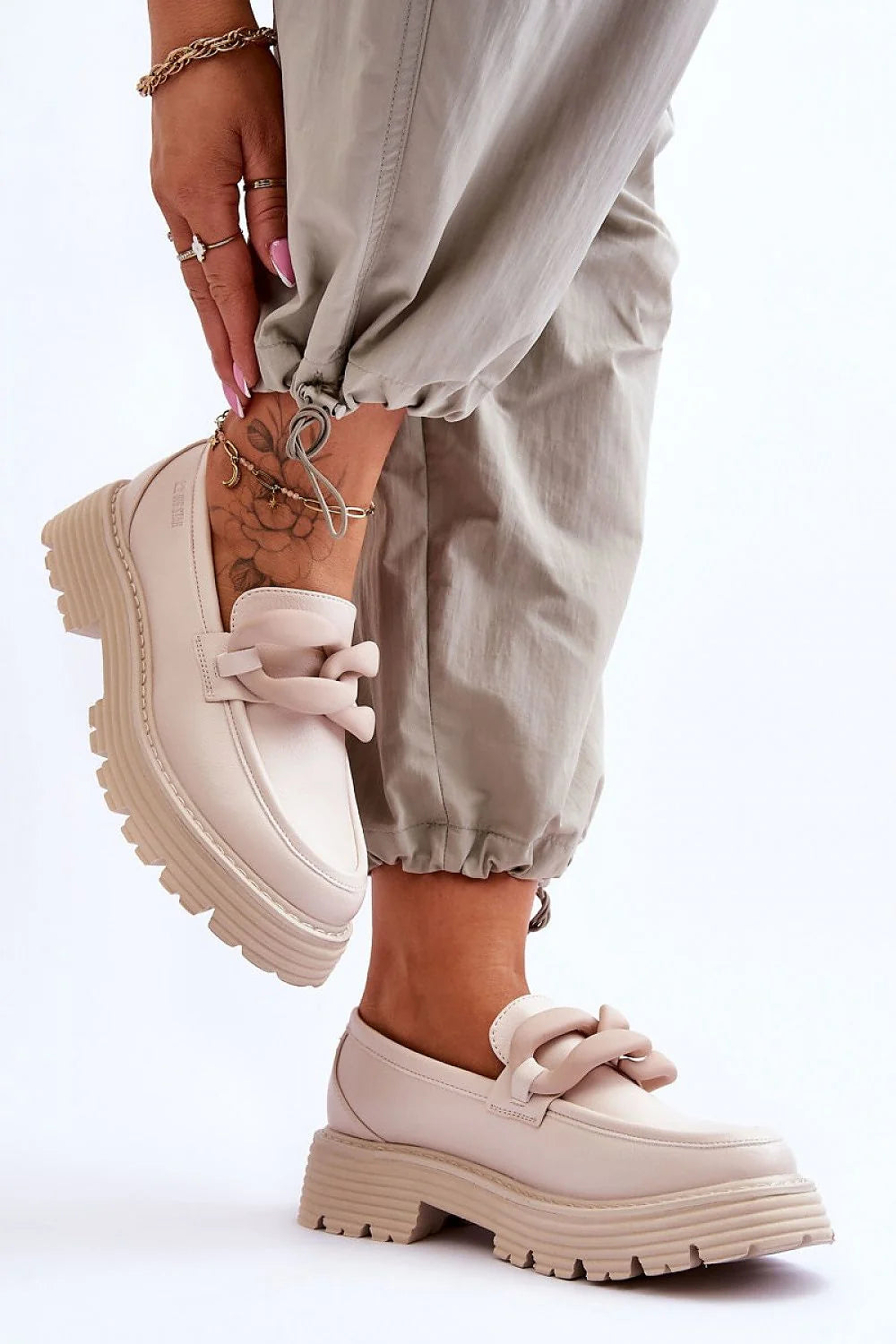 Mocassins femmes design moderne élégant semelle compensée cuir écologique confortable look chic occasion quotidienne