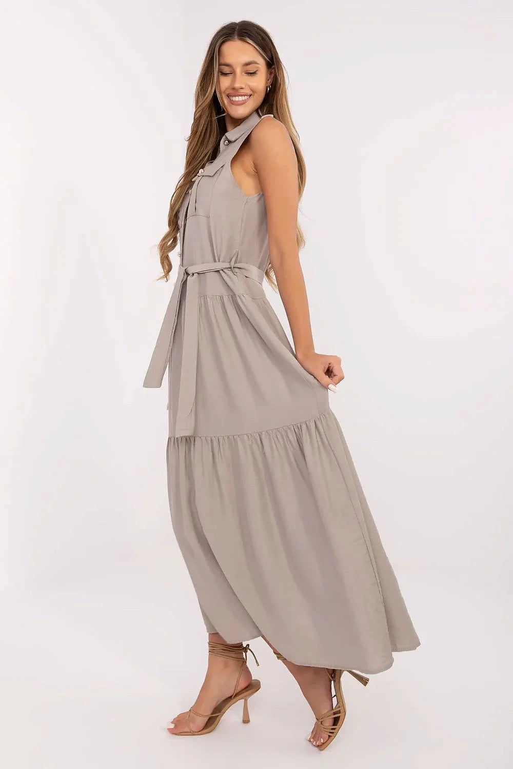 Robe élégante et confortable longue sans manches col chemisier tissu léger couleur sable femme occasion polyvalente