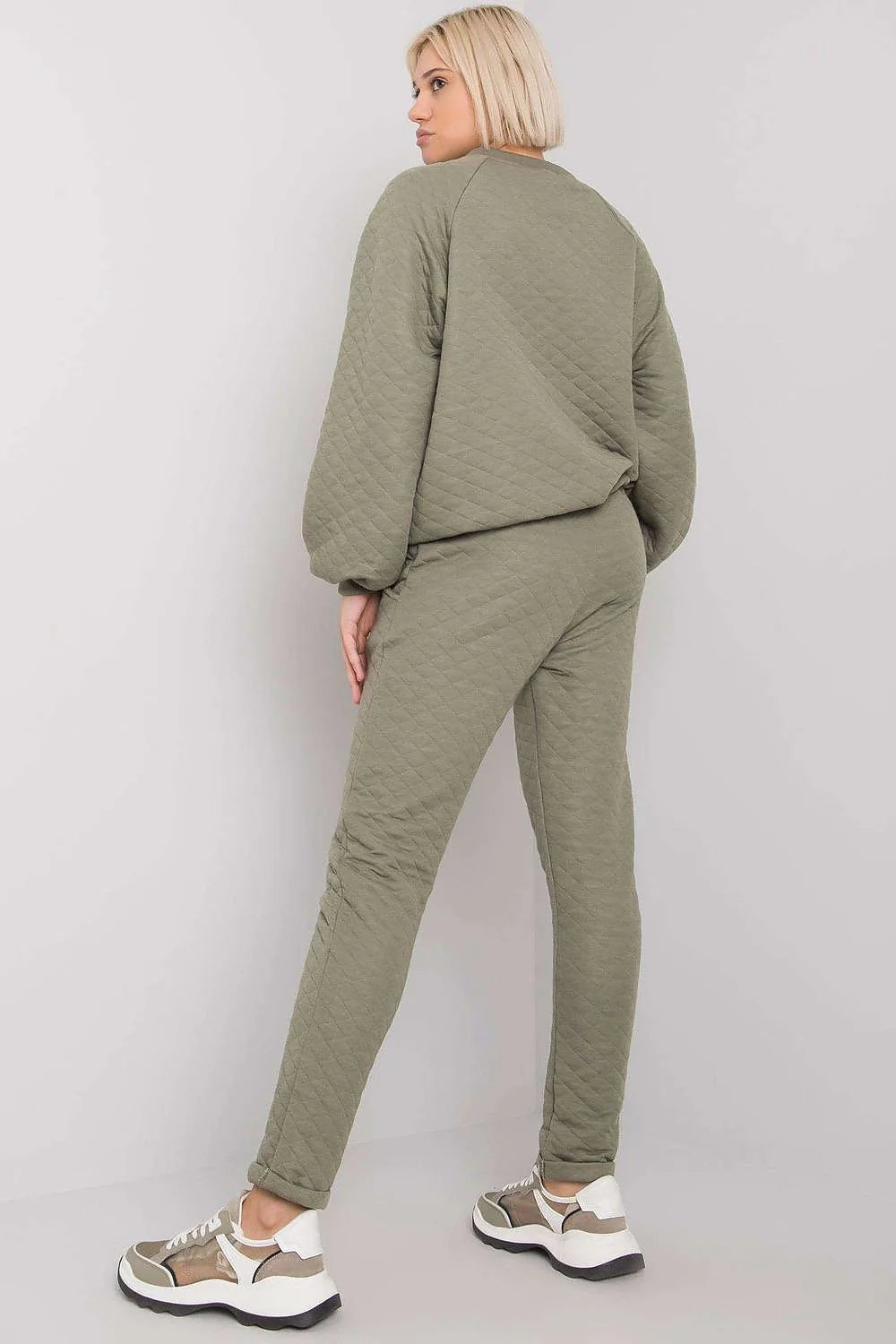 Ensemble de survêtement matelassé pour femme sweatshirt manches longues pantalon ajusté couleur verte kaki matière coton élasthanne style moderne confort loungewear occasions décontractées