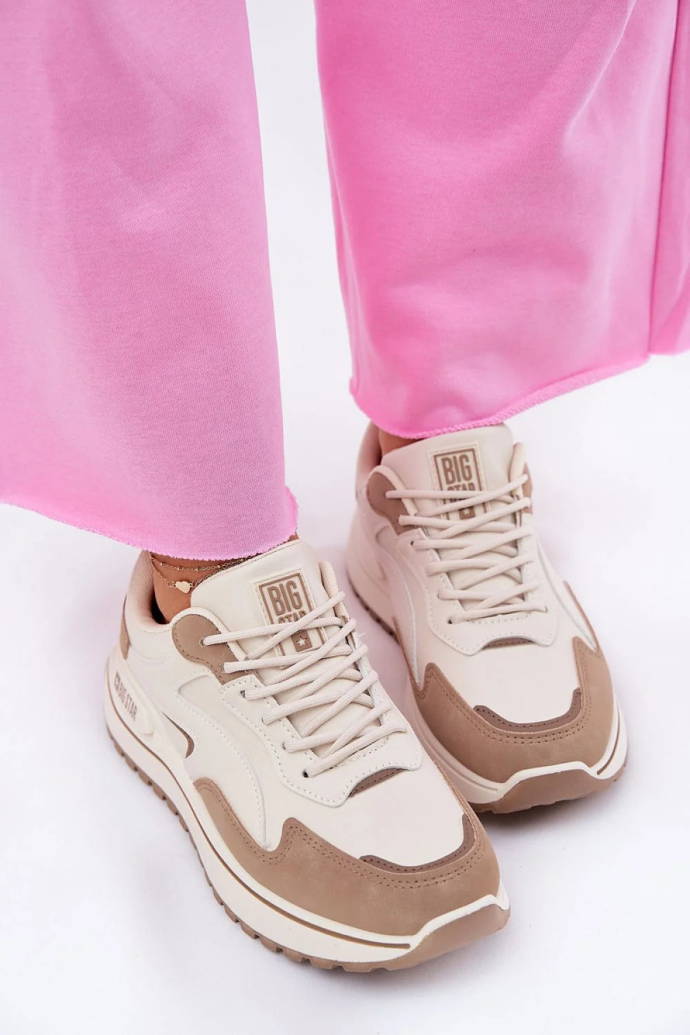 baskets femme beige crème taupe chunky basses plateforme crantée similicuir empiècements suédés col rembourré semelle caoutchouc antidérapante amorti