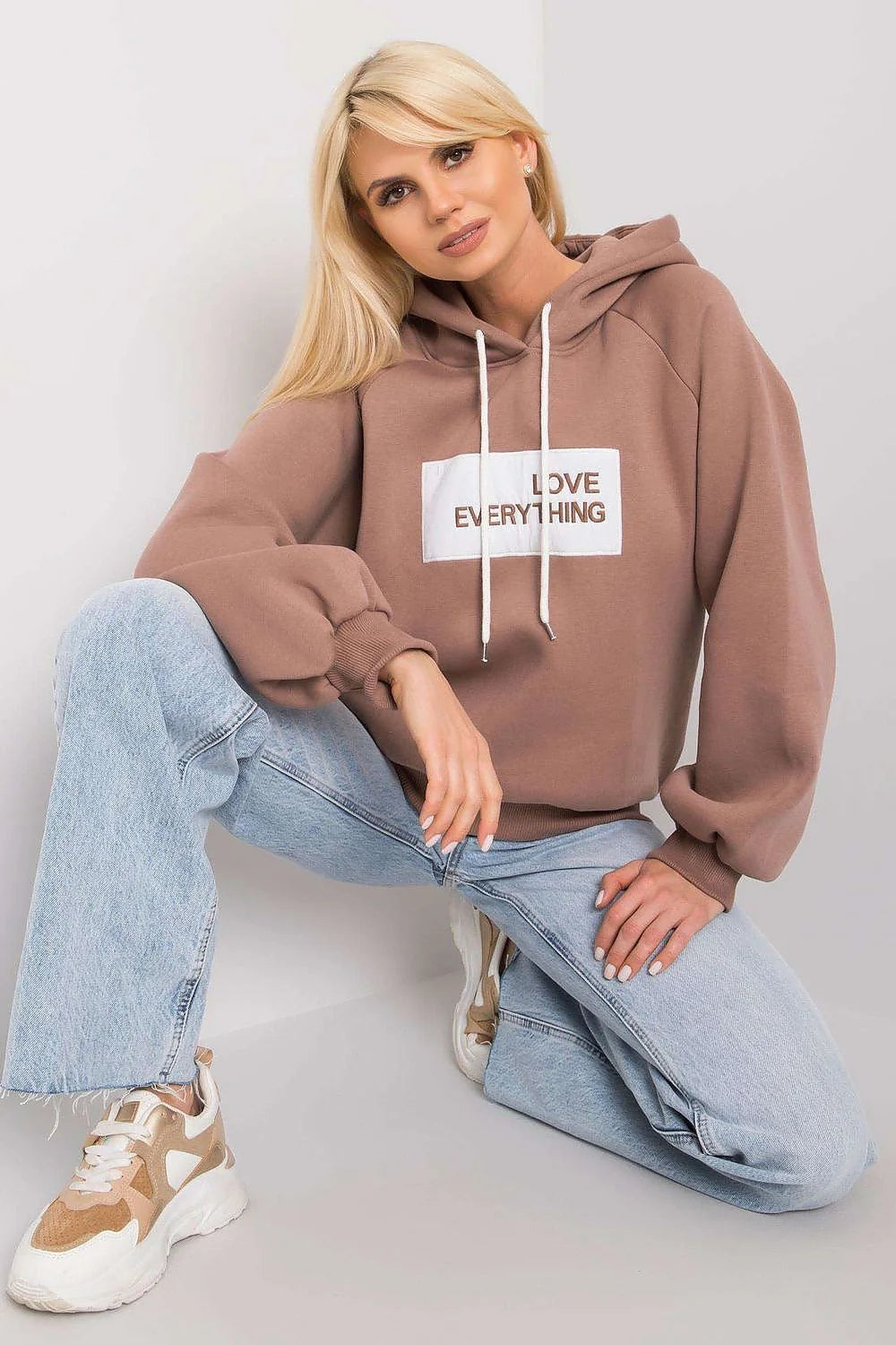 Sweatshirt à capuche pour femme design moderne décontracté marron avec inscription LOVE EVERYTHING coton polyester manches longues ample