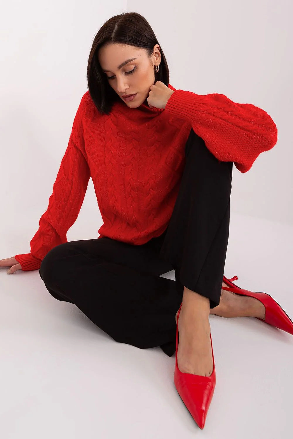 Pull col roulé rouge motif torsadé oversize femme coupe moderne matériau tricoté chaleur et style