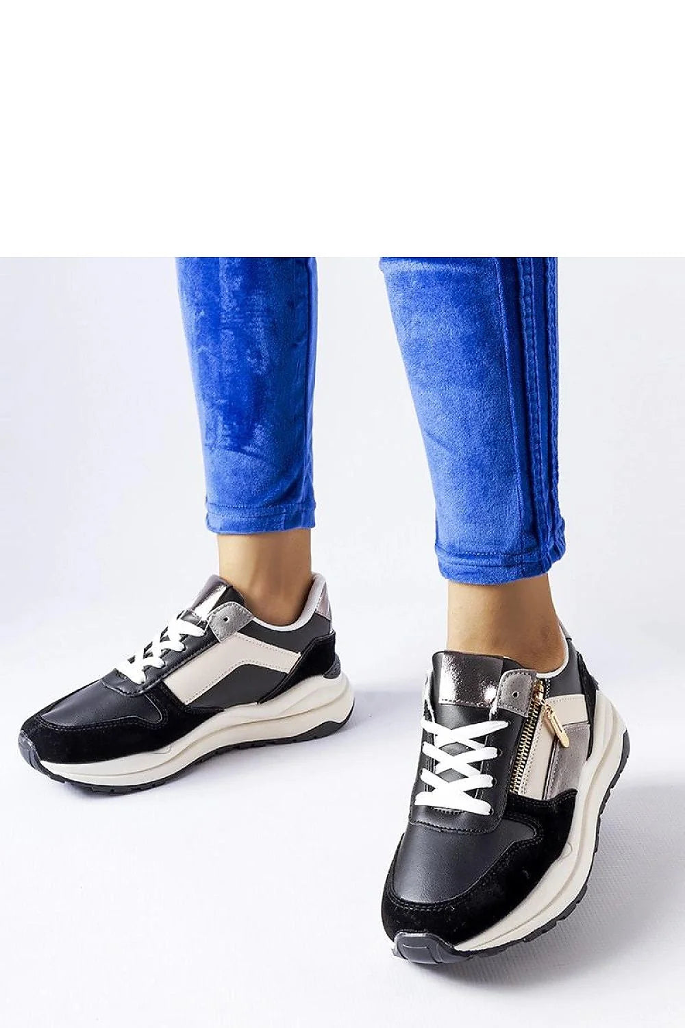 Baskets pour femmes design moderne élégant tricolore noir blanc argenté cuir synthétique amorti max semelle caoutchouc lacets fermoir