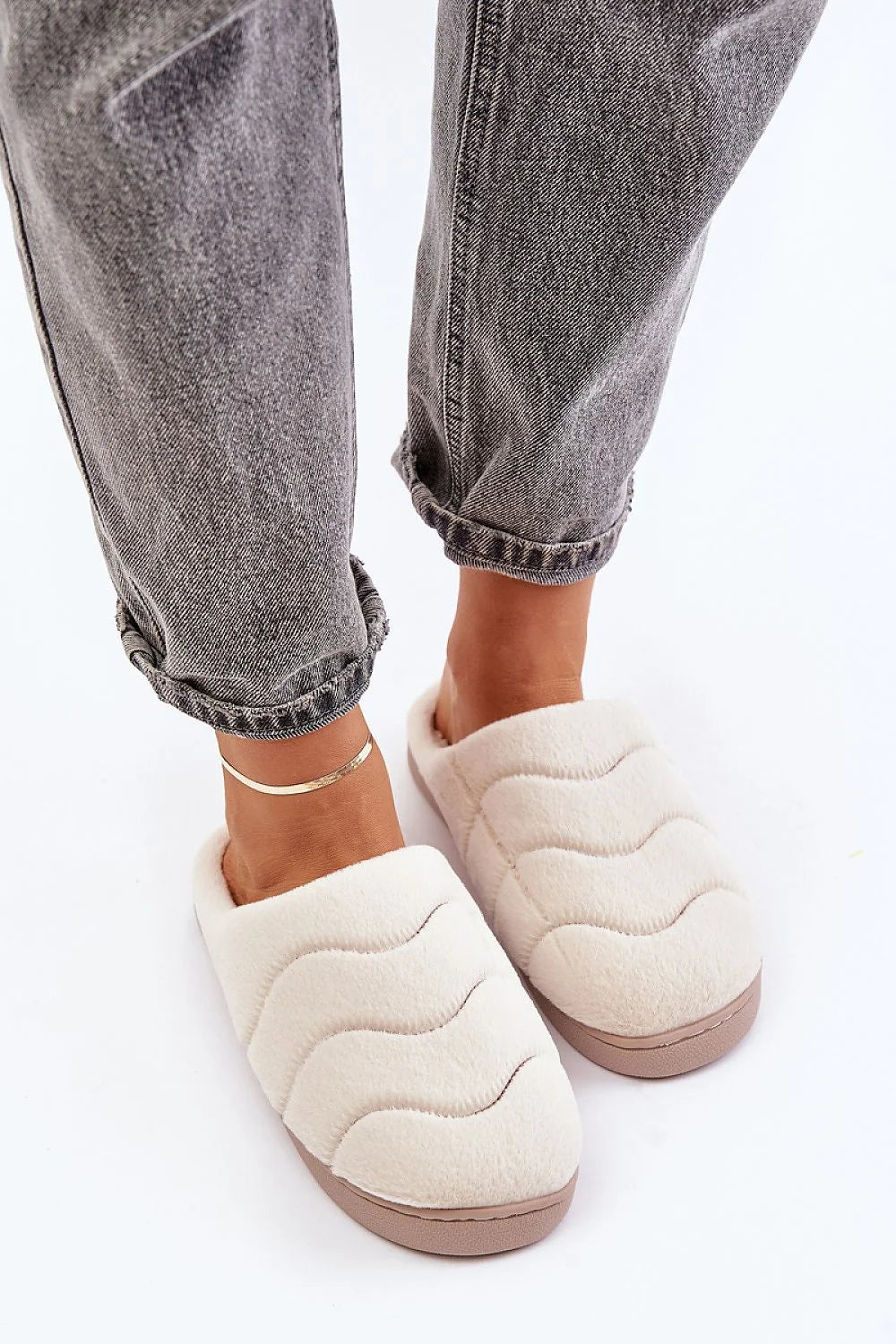 Pantoufles pour femmes en fourrure Step in style, design moderne, coloris beige clair, confort optimal, occasion détente à la maison