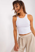 Tank top blanc femme en coton côtelé élasthanne pantalon beige large taille haute ceinture nouable look casual élégant été