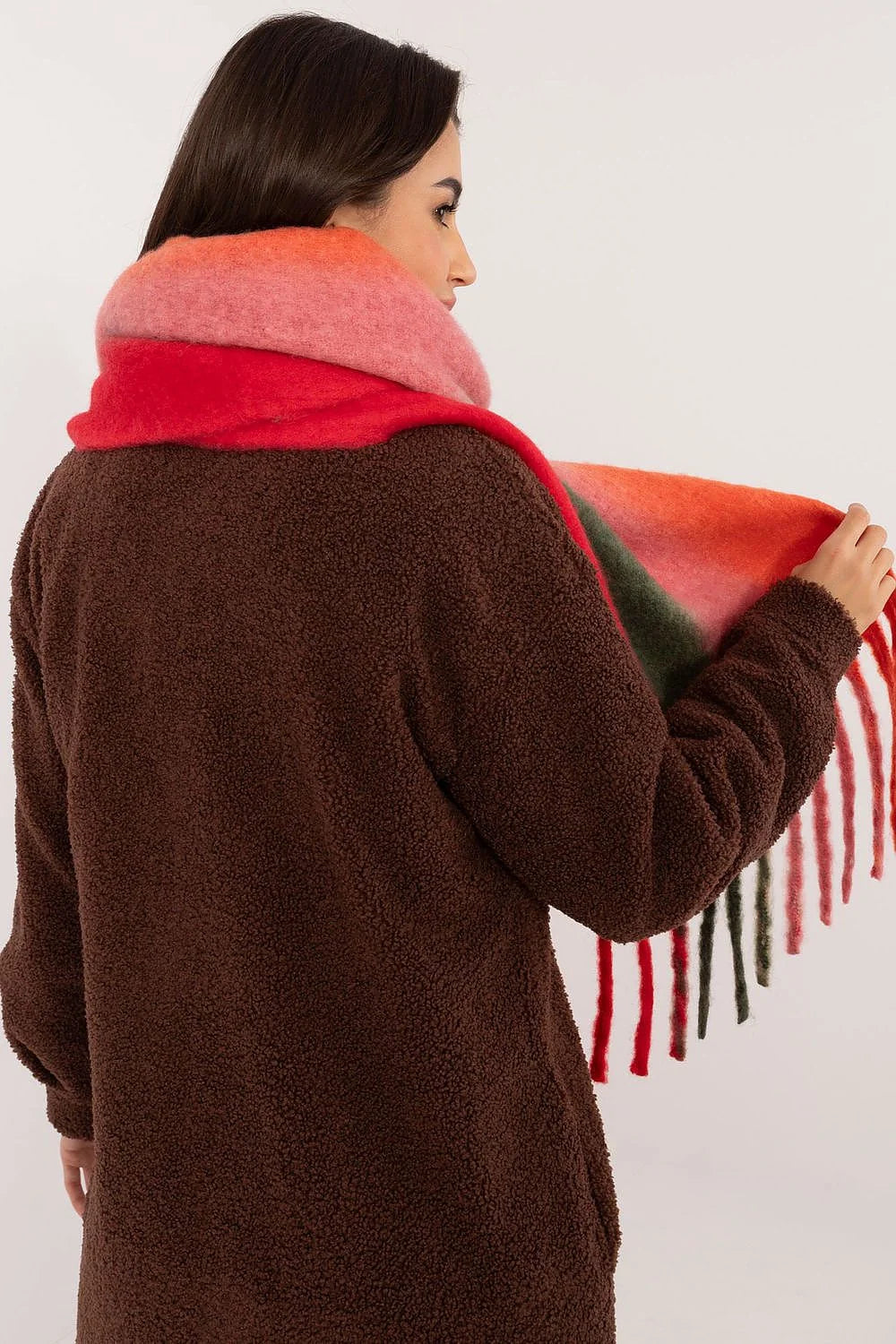 Écharpe pour femme couleur vibrante texture douce longueur généreuse franges décoratives hiver chic cosy