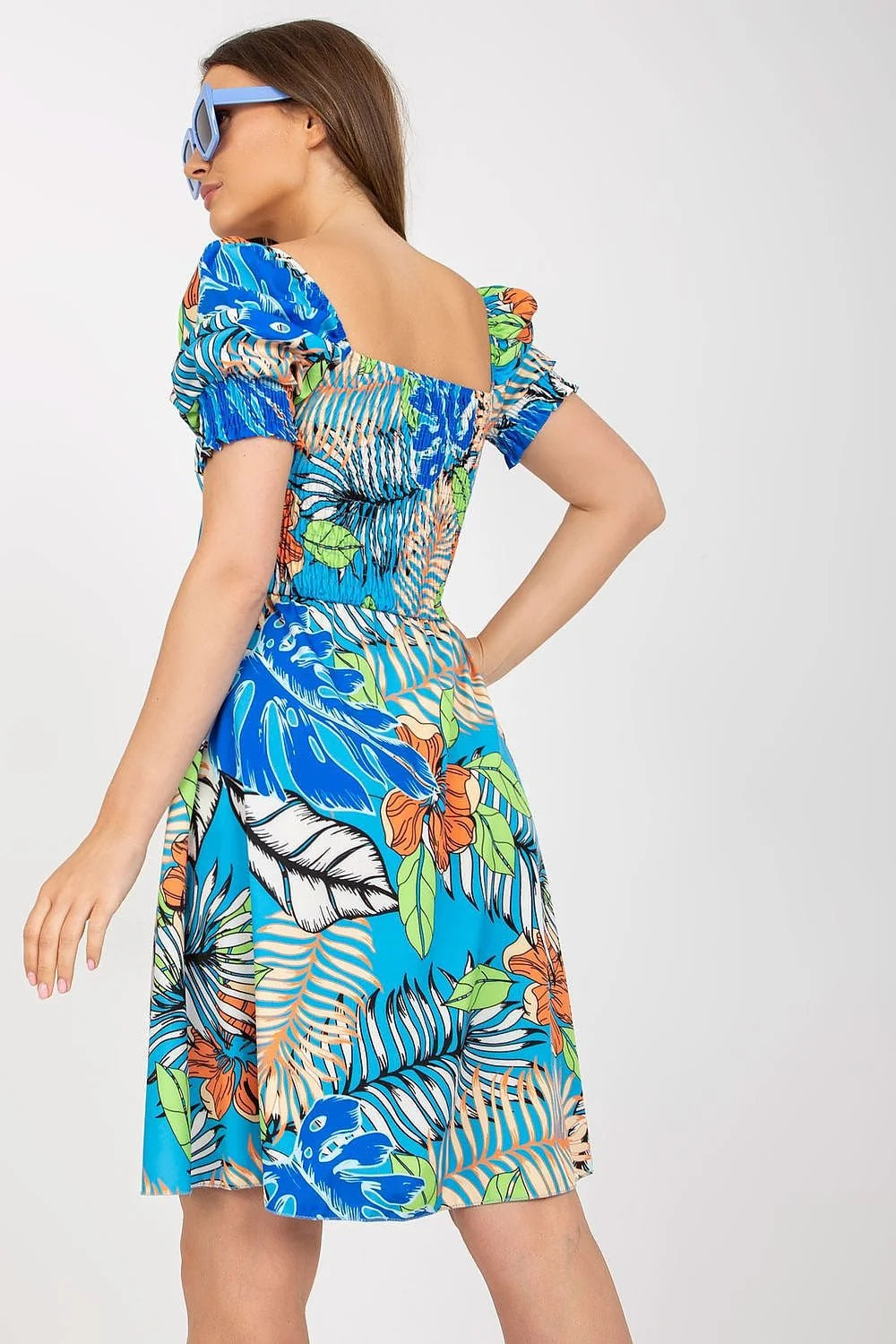 Robe de jour design tropical audacieux manches courtes col espagnol motifs floraux femme été 2023