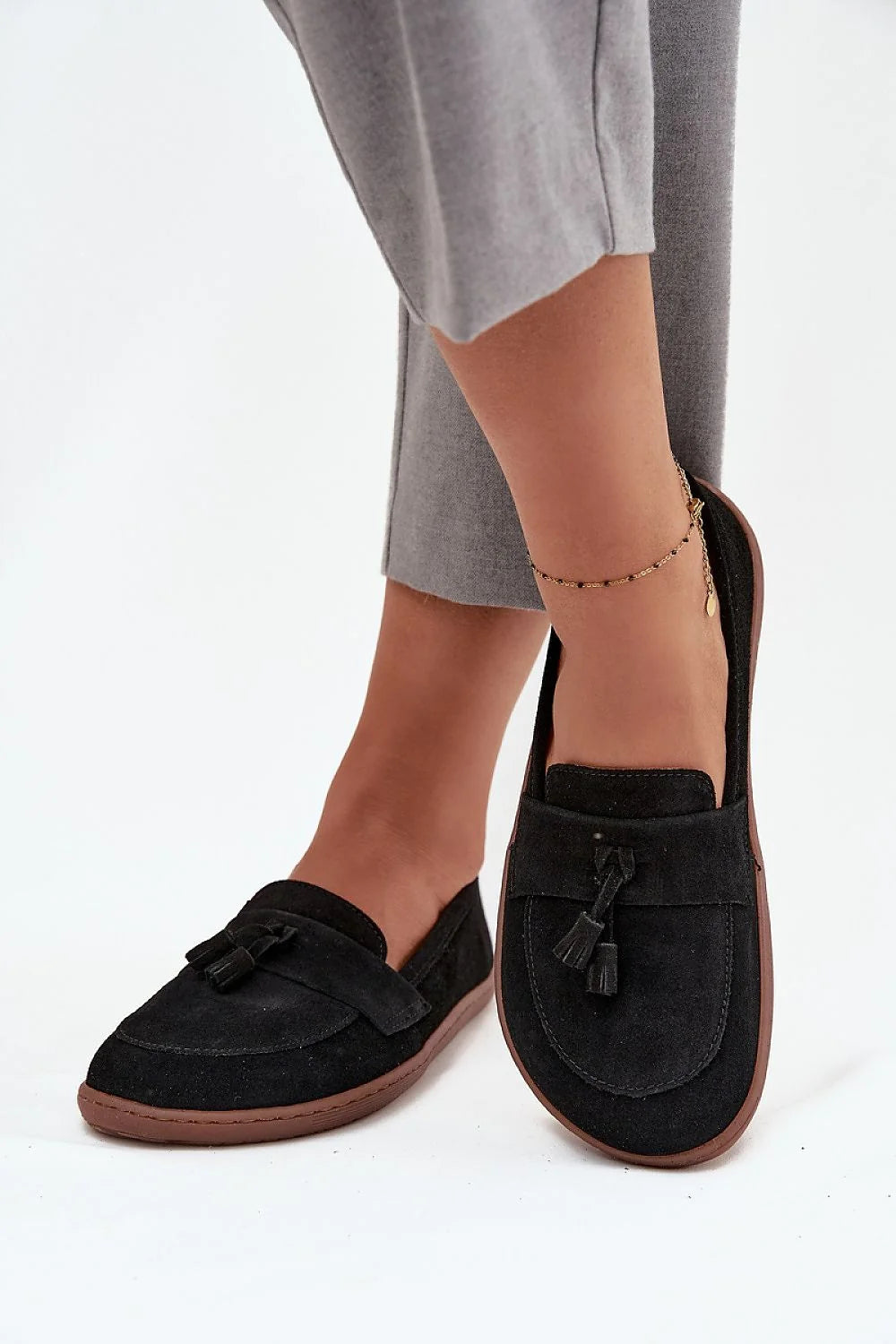 mocassins femme pieds nus minimalistes confortables naturel cuir suédé noir bout arrondi pompons glands décoratifs semelle caoutchouc brun maintien