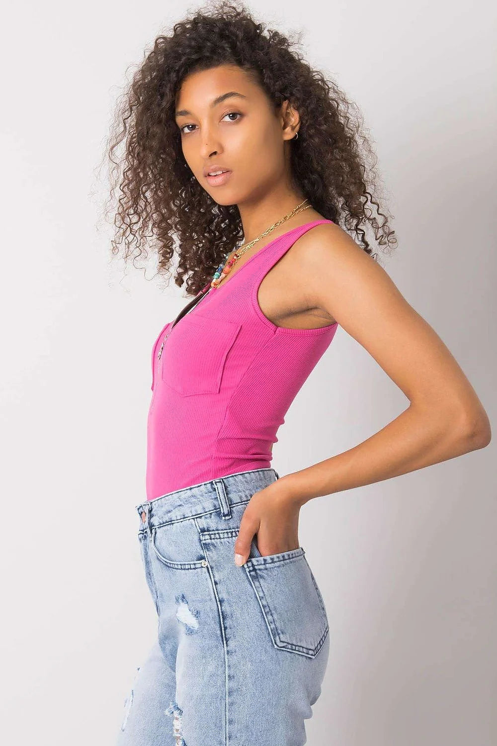 Débardeur femme design moderne épuré col rond ajusté poches plaquées fermeture éclair curseur métal coton mélangé élasthanne 5 polyester 95 rose pâle été mode