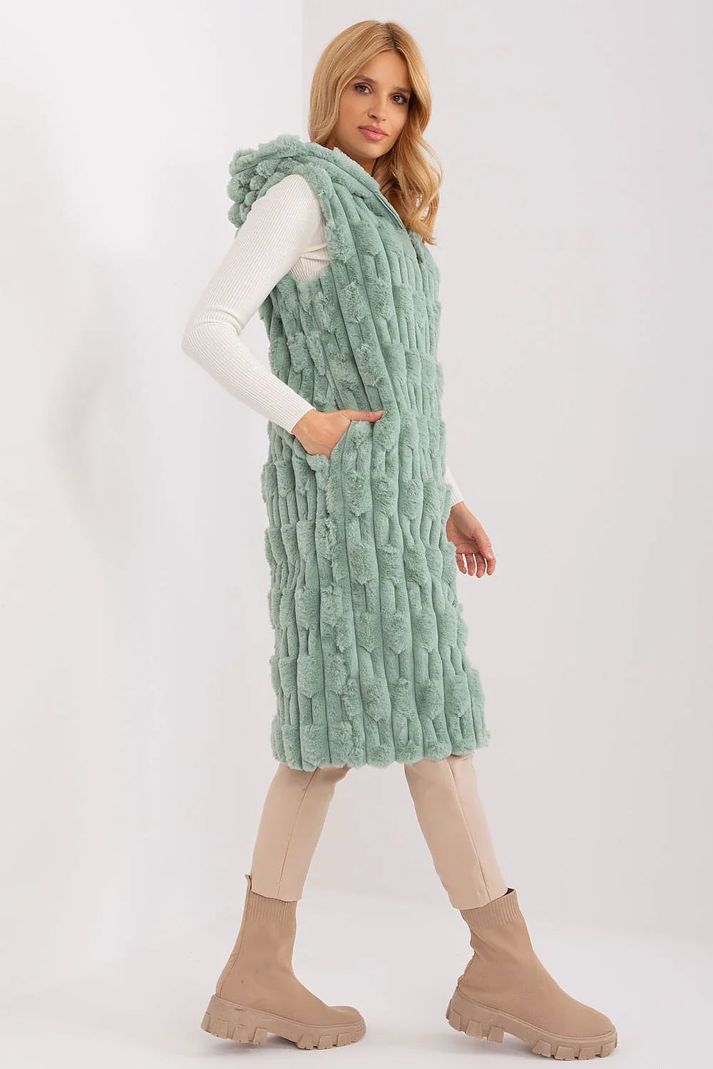 Gilet en fourrure femme longue sans manches design moderne élégant vert menthe fermeture éclair poches latérales