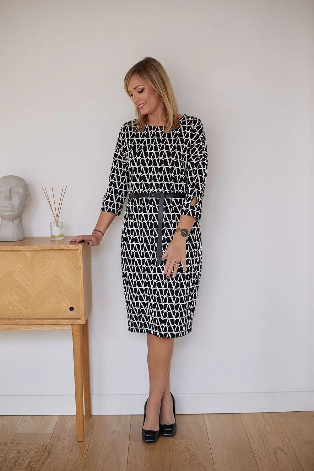 Robe de jour élégante motif grille noir et blanc manches 3/4 ceinture élastique jersey jacquard femmes matures