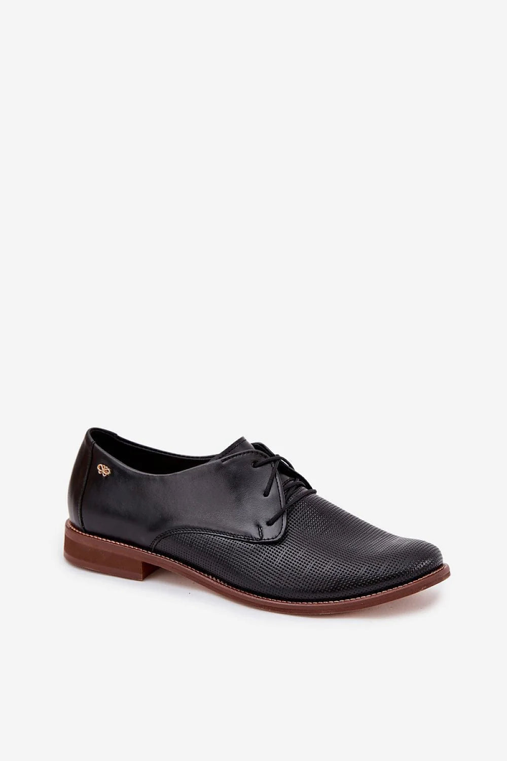 derbies femme cuir noir bout arrondi lacets plats empeigne perforée semelle contrastée marron talon bas coupe ajustée confort élégant intemporel