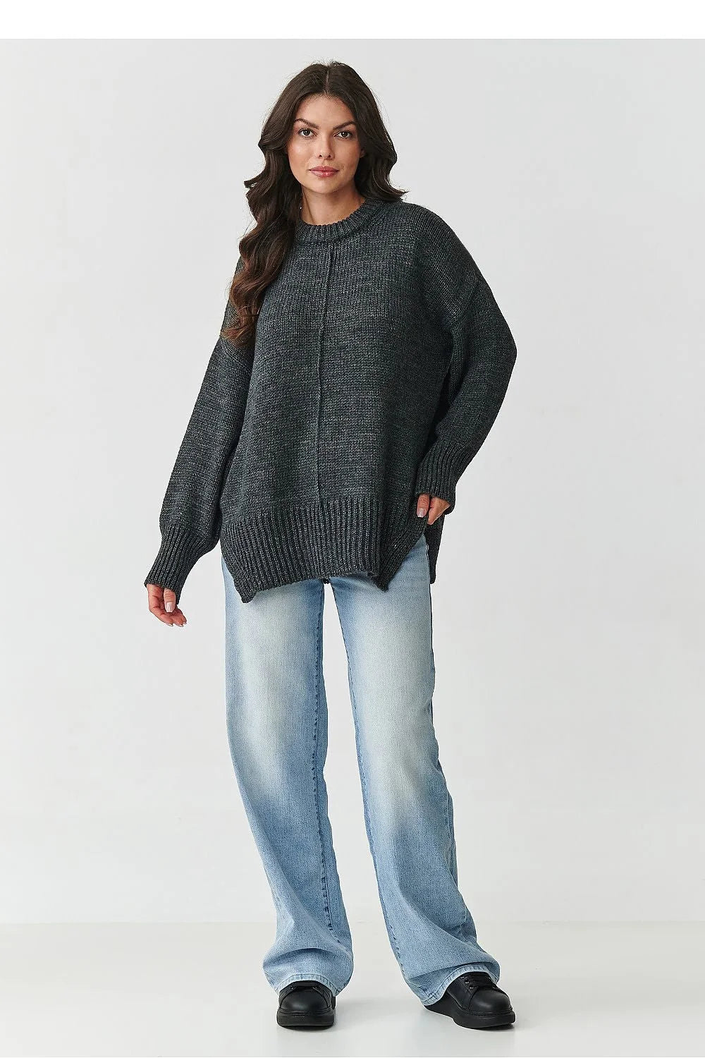 pull femme oversize grosse maille anthracite col rond côtelé manches longues poignets larges coupe tunique fentes latérales longueur hanche cosy