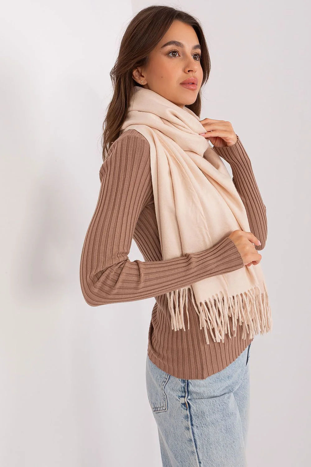 Écharpe mode longue pompons douillette automne hiver femme pull tricot manches longues côtelé beige clair brun franges confort élégance