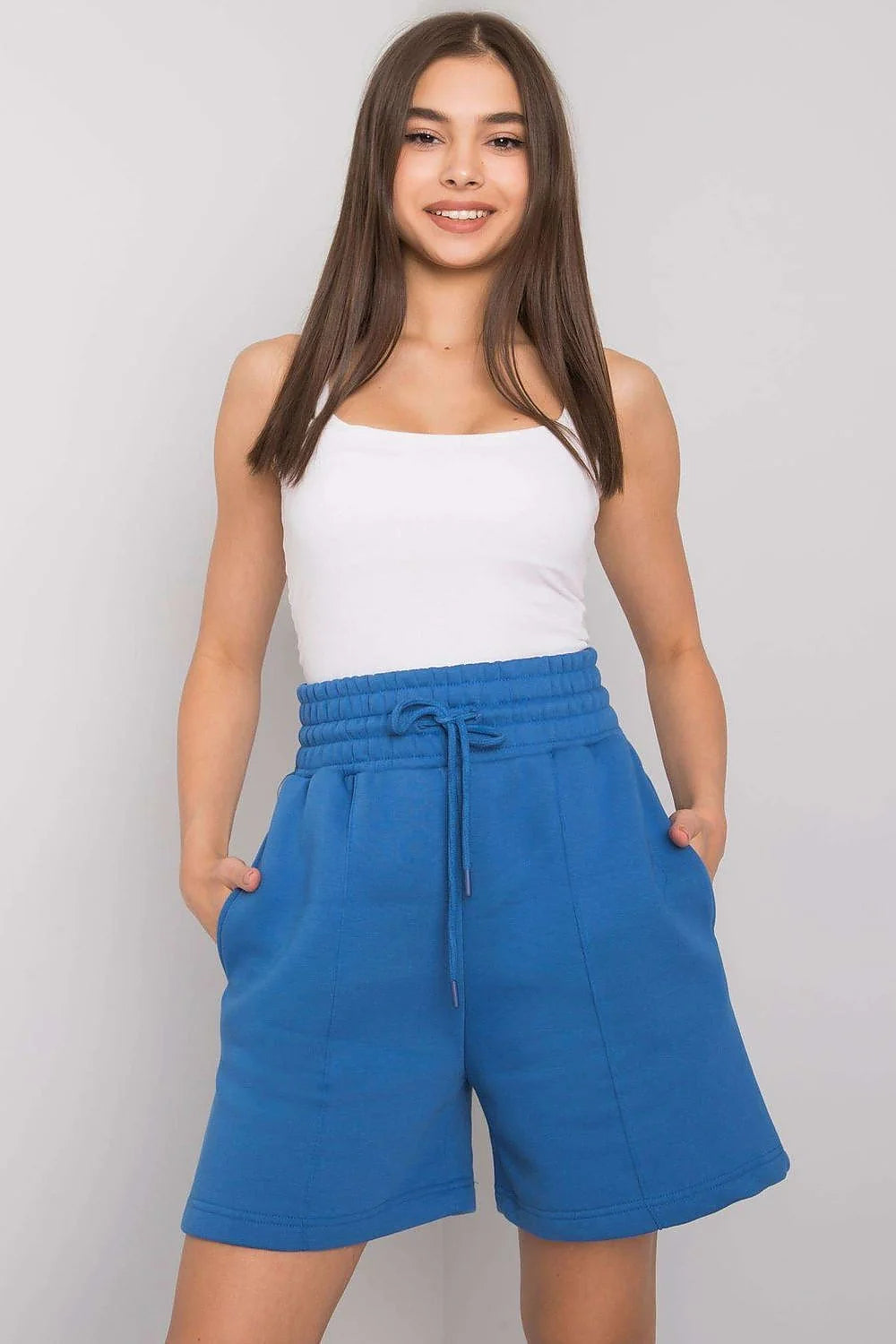Shorts femme hautes élastiques coton blanc minimaliste poches latérales été 2023