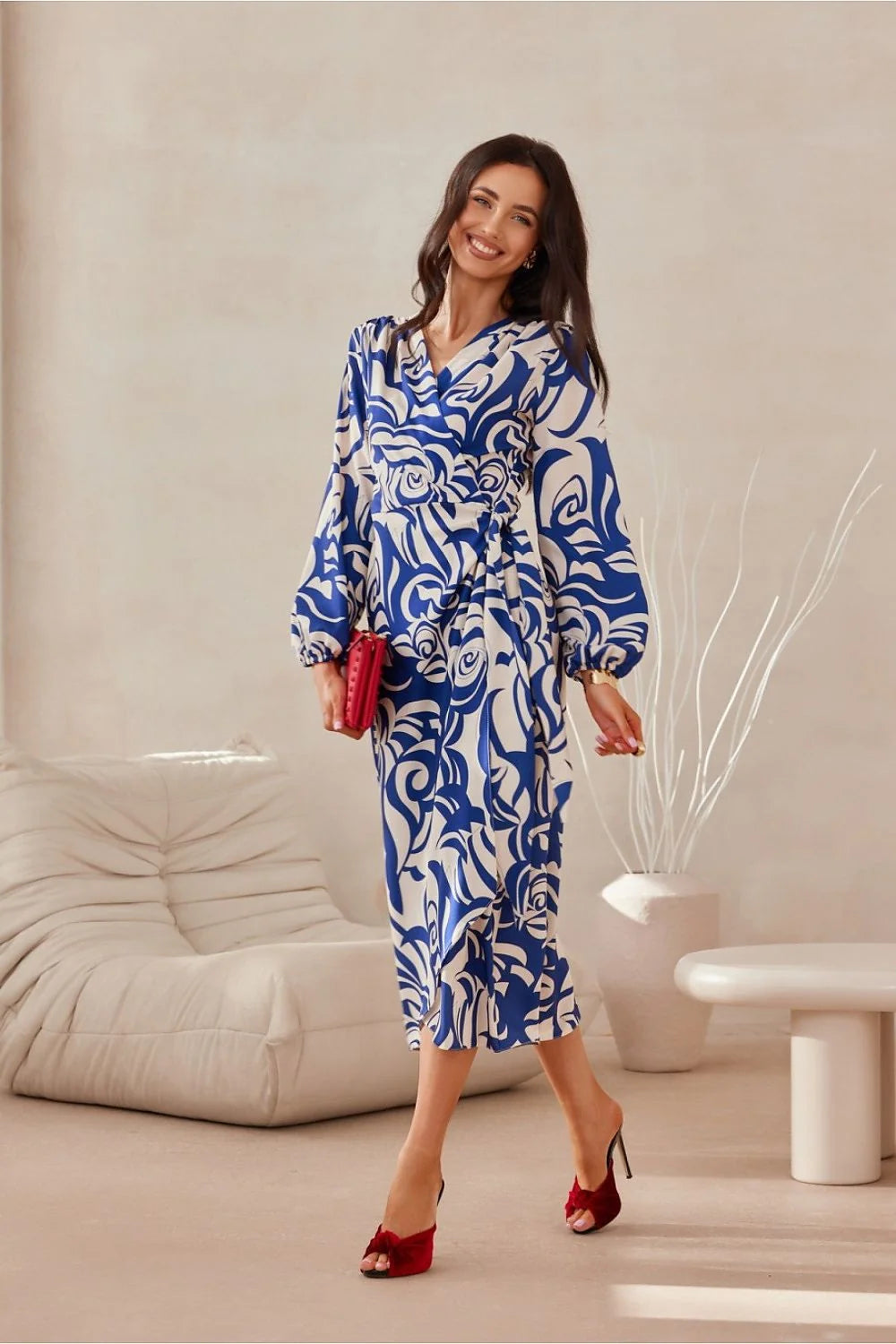 Robe de jour Roco Fashion midi manches longues design croisé motif bleu vif sur fond blanc taille ajustable élasthanne polyester