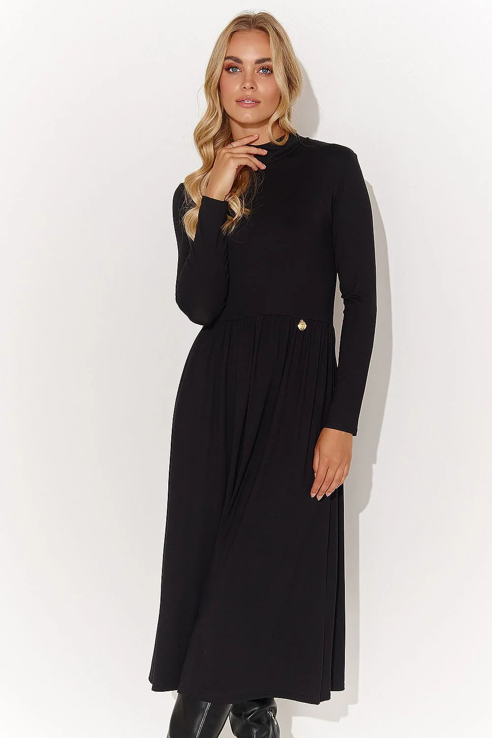 Robe Makadamia noire longue manches longues col montant matières douces taille ajustable femme élégance intemporelle