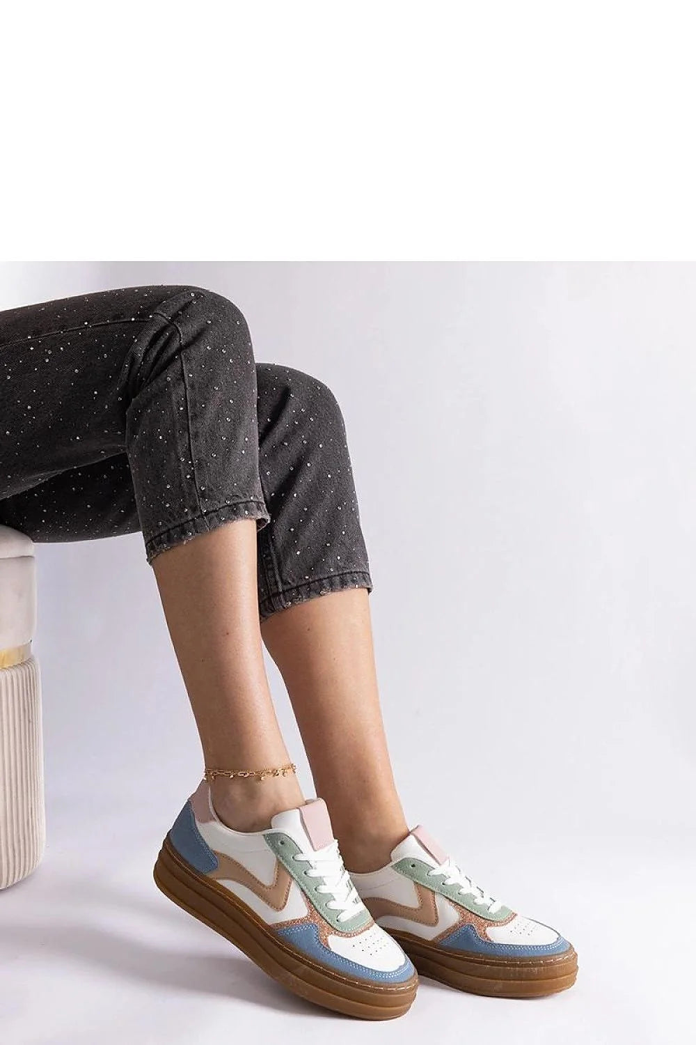baskets femme basse mix cuir similicuir blanc empiècements pastel bleu menthe rose poudré beige semelle plateforme gum lacets