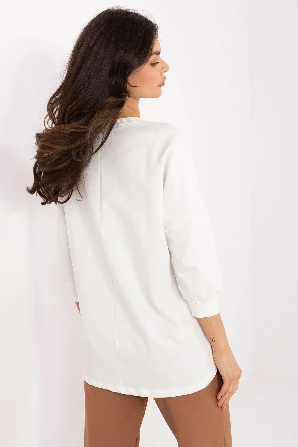 Chemisier femme élégant et confortable en coton manches 3/4 poche boutons décoratifs style moderne minimaliste casual et bureau couleur classique polyvalent côtelé et détails raffinés
